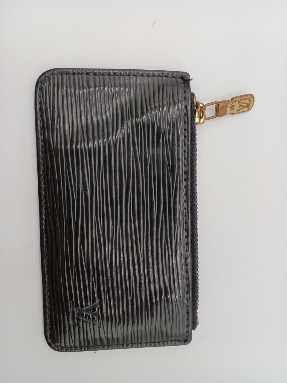LOUIS VUITTON 型番：M63802 エピ ポシェットクレ　BLK