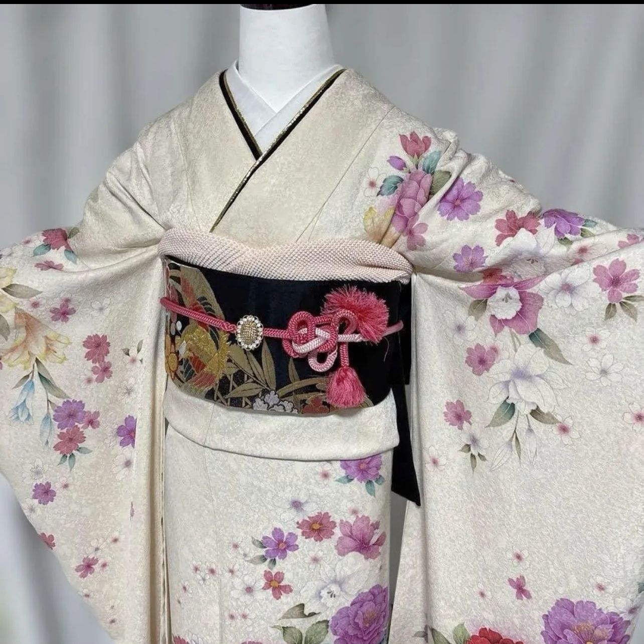振袖フルセット　成人式　結婚式　飛鶴　正絹　絞り身丈167cm 裄丈66.5cm 裄丈71 振袖 フルセット 白地 花柄 華やか 成人式 結婚式 正絹 トール