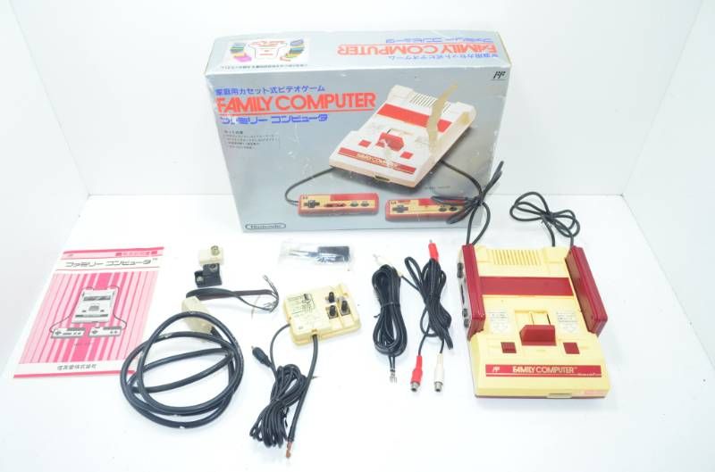 送料無料】任天堂 Nintendo ファミリーコンピュータ 初代ファミコン