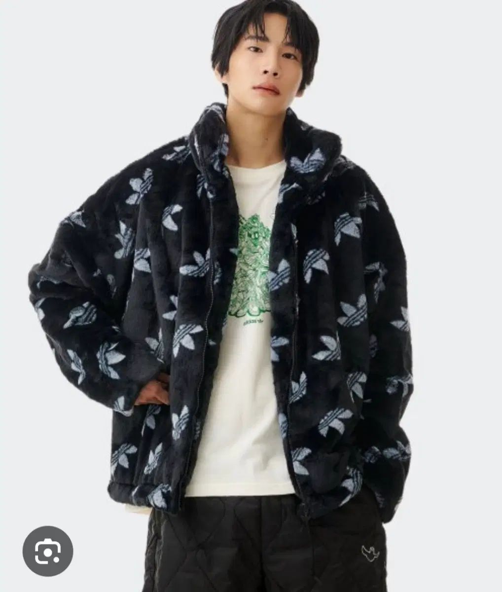 アディダス モノグラム ファー ジャケット 9,816円