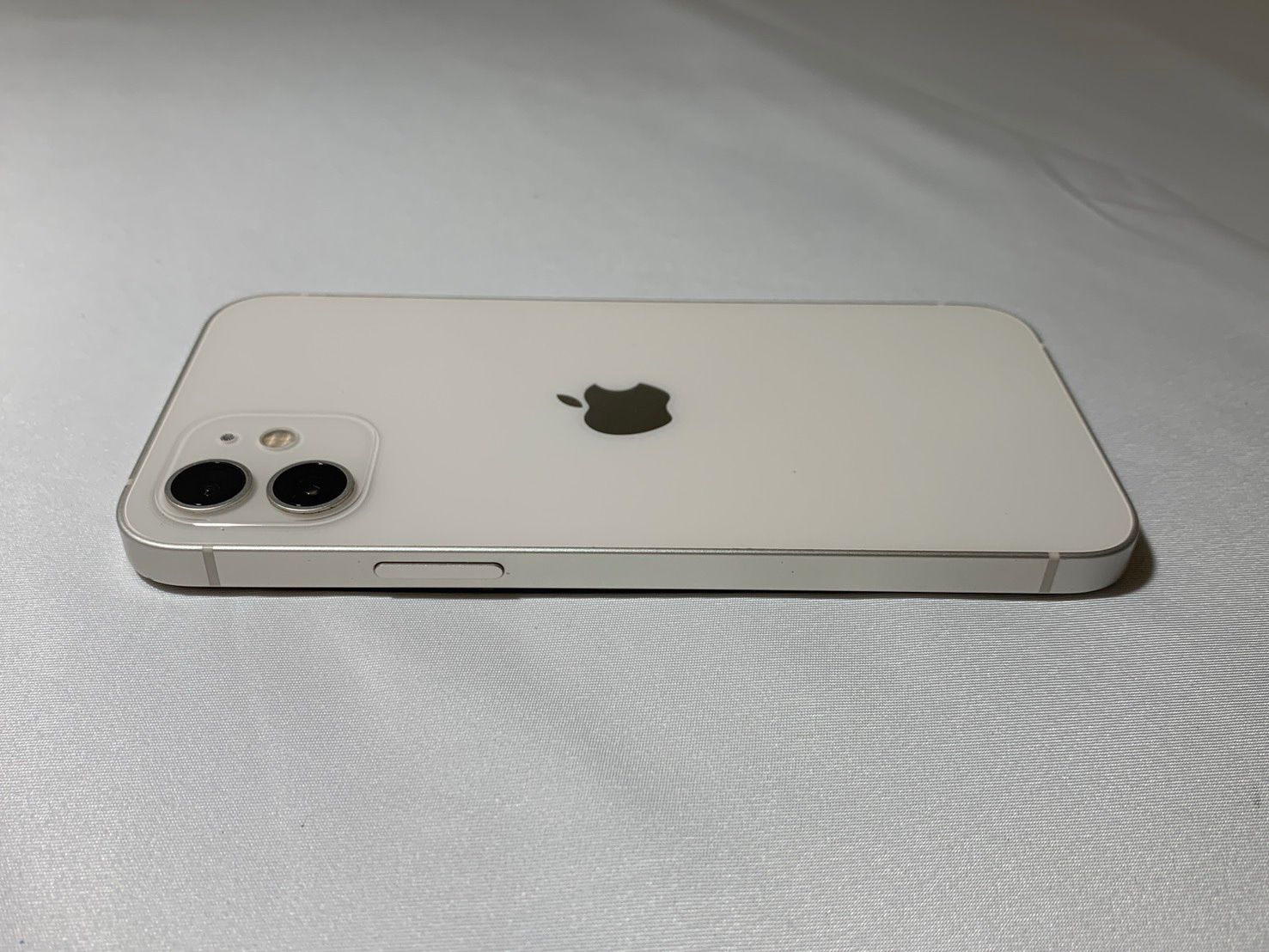 iPhone 12 128GB ホワイト ジャンク品 - メルカリ