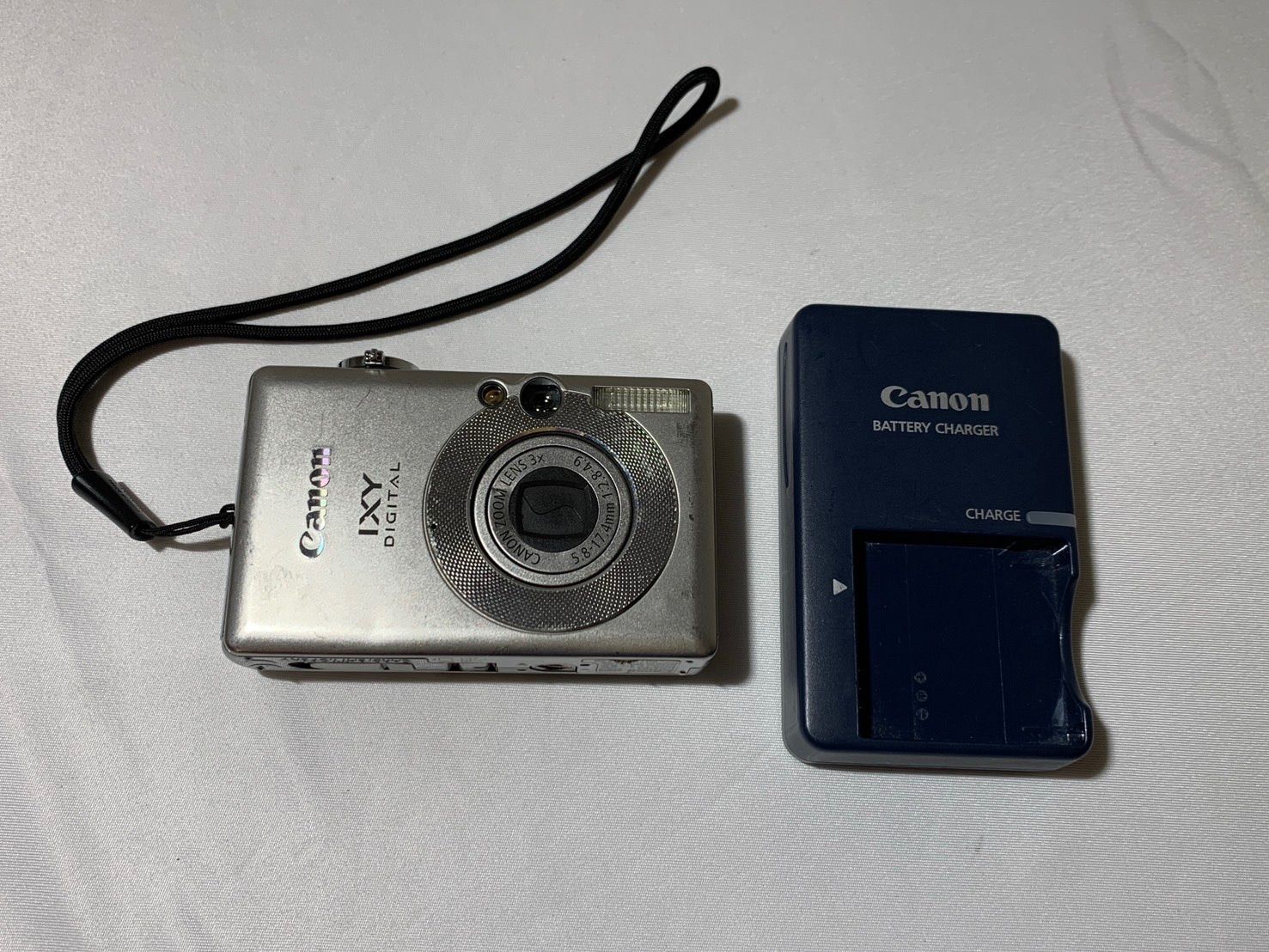 4351 Canon IXY DIGITAL 50 シルバー ジャンク品 デジカメ【ネ