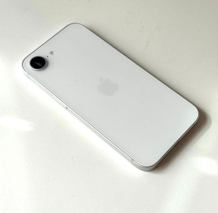 iPhone 16e 128GB SIMフリー版 傷や汚れあり - メルカリ