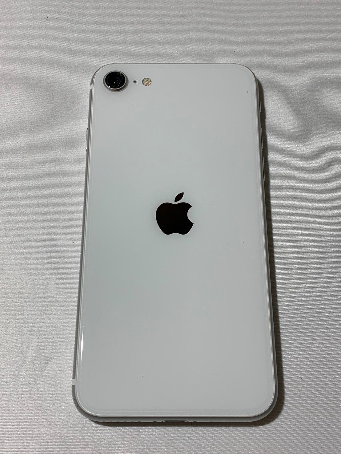 iPhone SE 2 ホワイト　64GB ジャンク品　訳あり iPhone SE(第二世代) ホワイト 64GB ジャンク品 - メルカリ