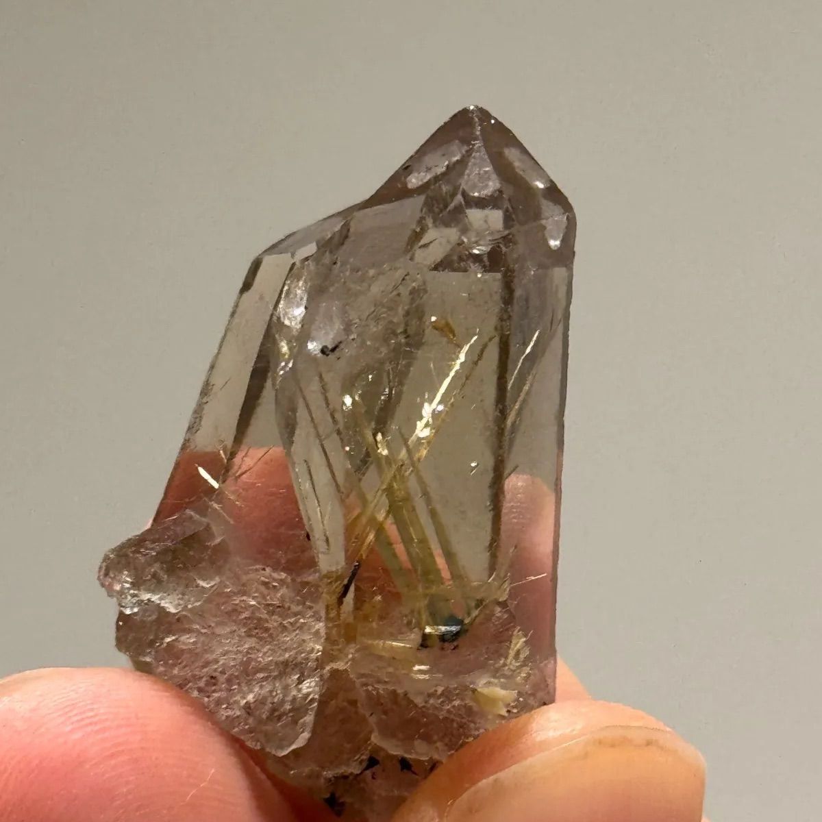 天然ルチルクォーツ 原石 金針水晶 ゴールドルチル 一点物 - メルカリ