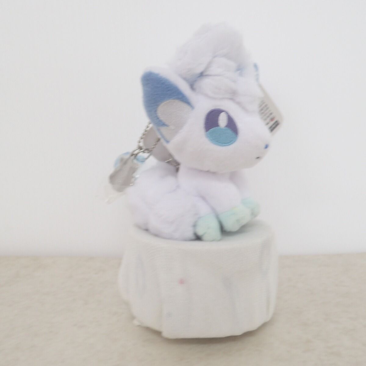 ポケモンセンター チャーム付きマスコット アローラロコン Rokon's