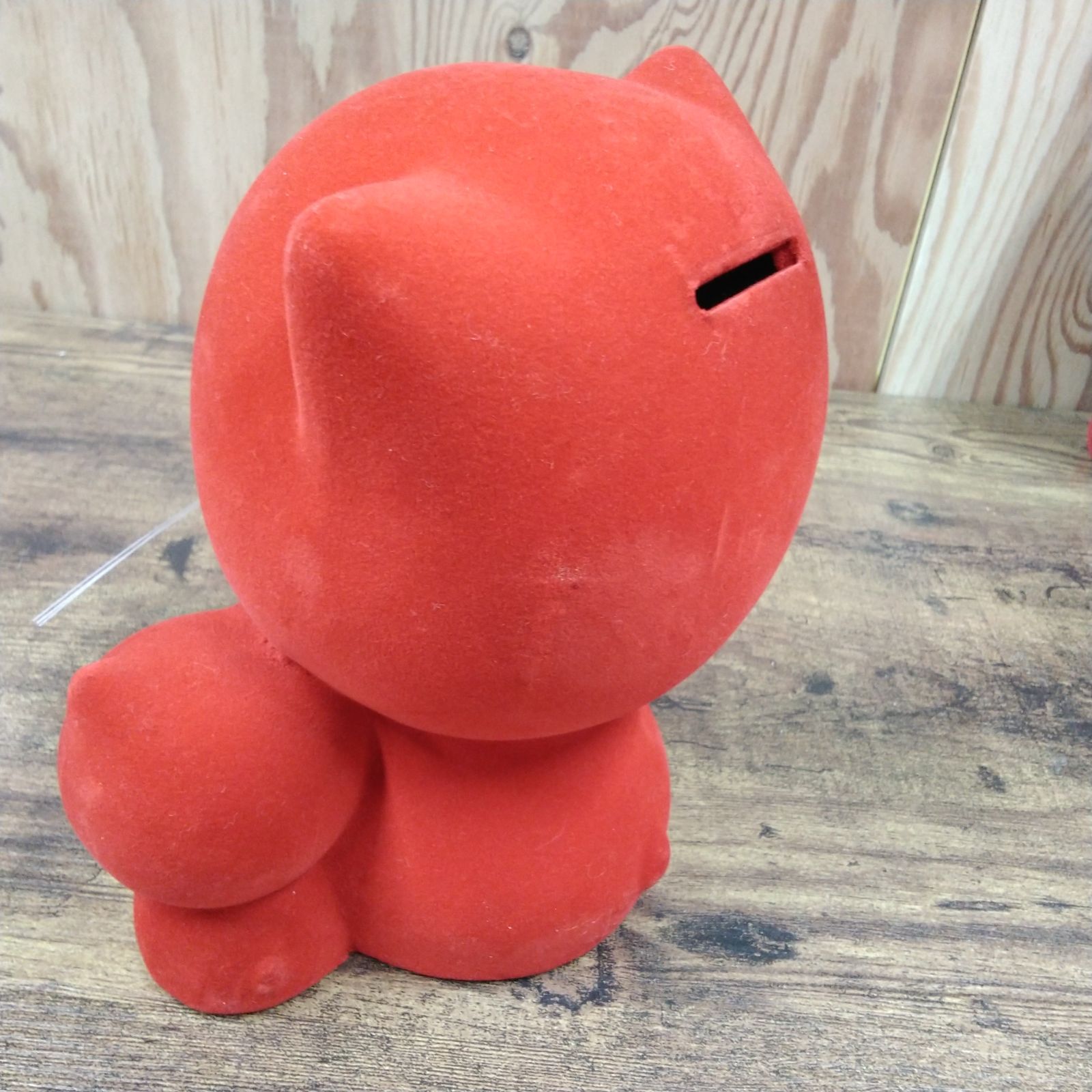 真っ赤な猫ちゃん貯金箱 773 - メルカリ