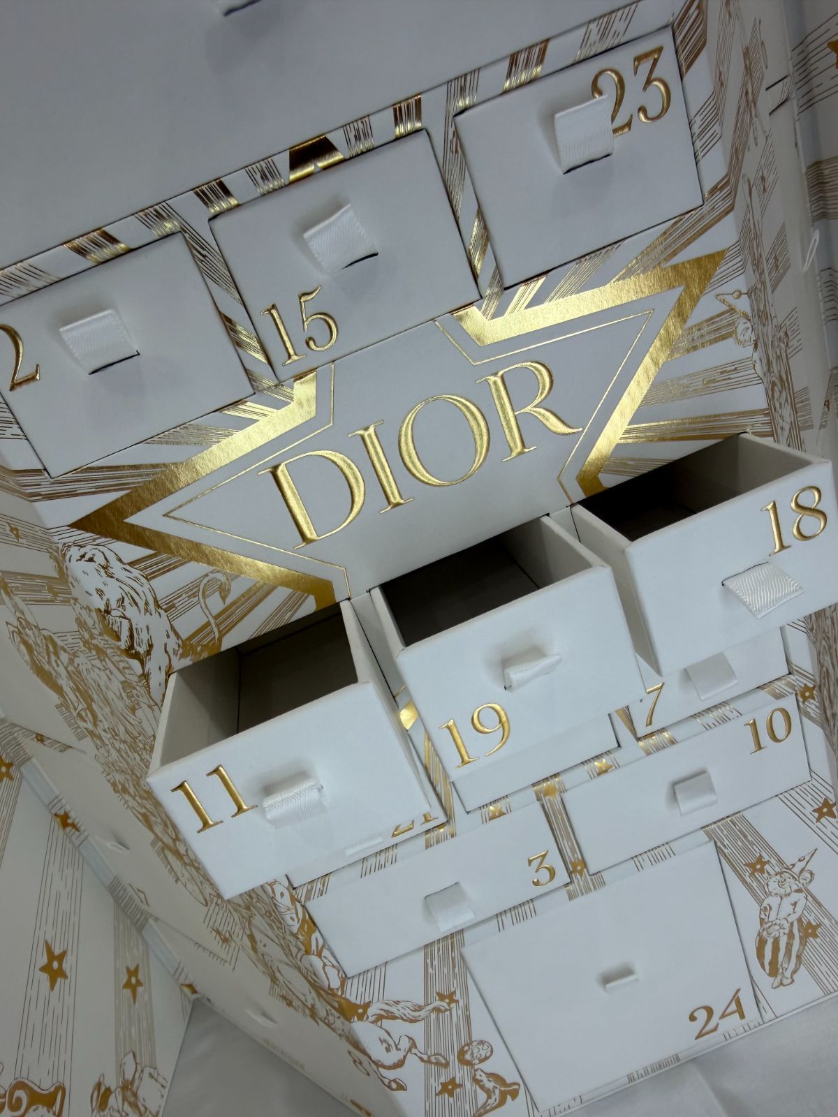 新品未使用 DIOR 2025 アドベントカレンダー 【箱のみ】 - メルカリ