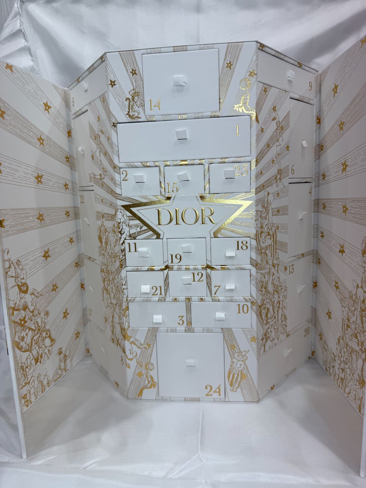 新品未使用 DIOR 2025 アドベントカレンダー 【箱のみ】 - メルカリ
