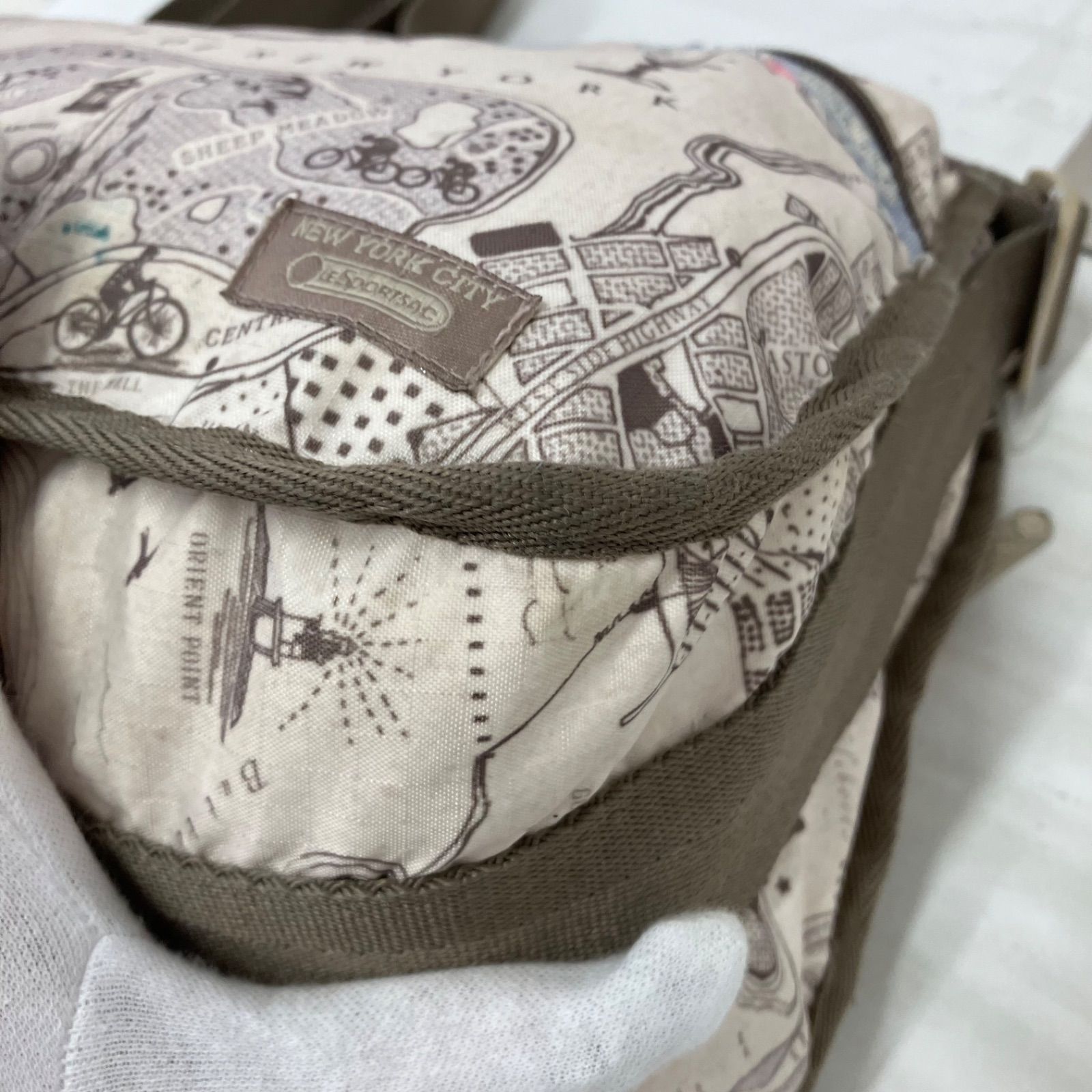 9230 LeSportsac レスポートサック ショルダーバッグ 斜めがけ 紐調節 