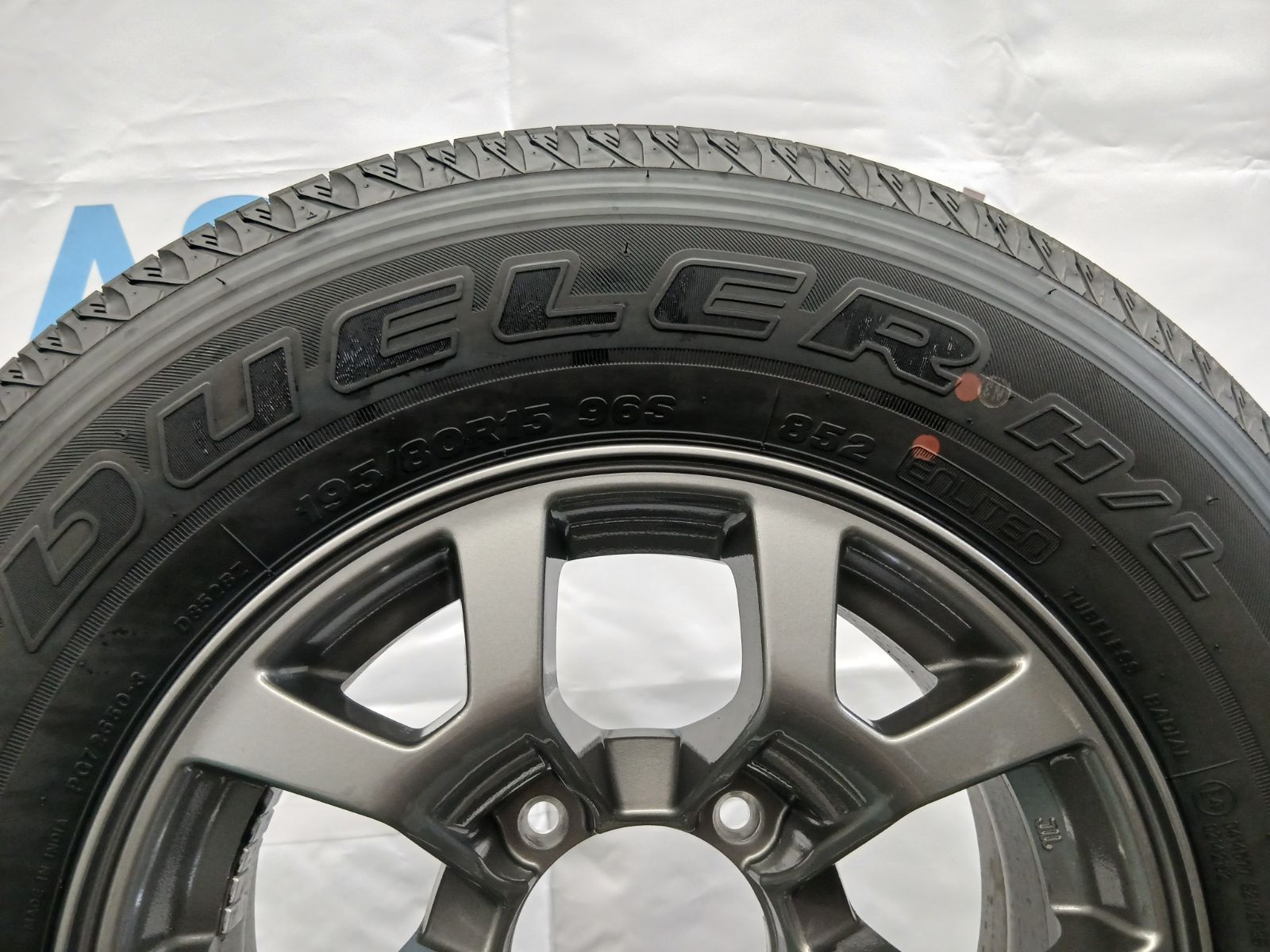 ☆買取品！ ｼﾞﾑﾆｰﾉﾏﾄﾞ純正15ｲﾝﾁﾀｲﾔﾎｲｰﾙ新車外し 走行30Km！☆ オク181