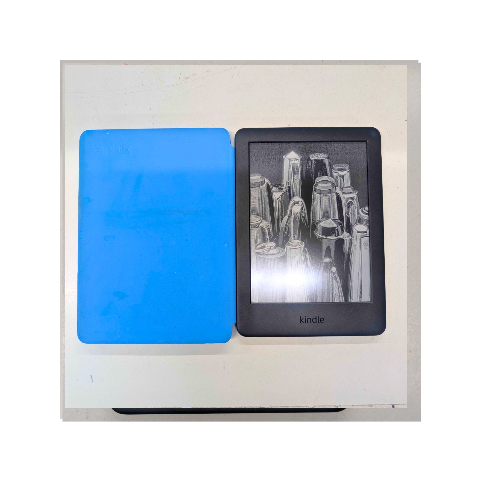 Amazon Kindle 第10世代 PQ94WIF 8GB 通電起動初期化済 ケース付