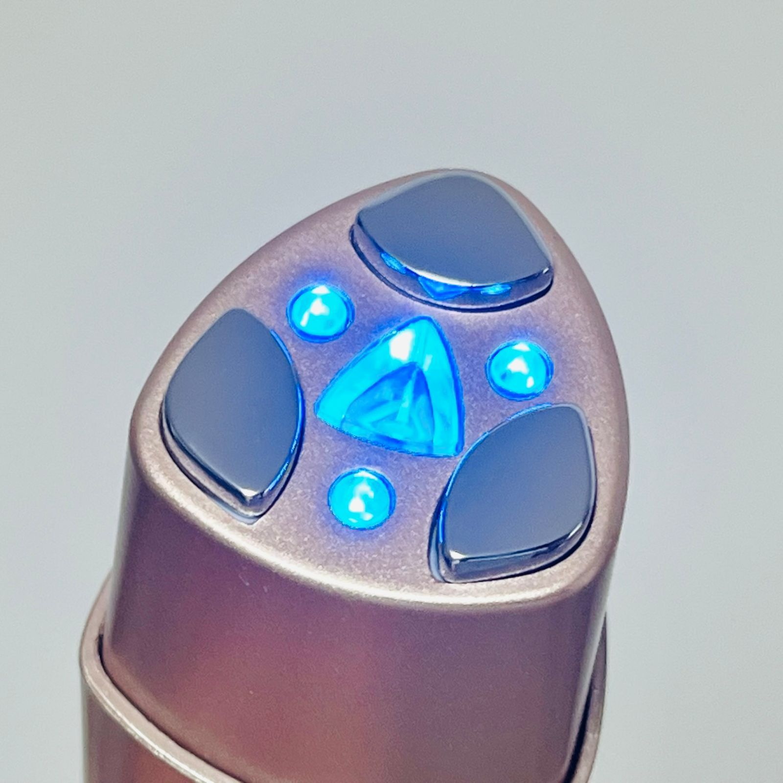MEラボンアイ 目元専用美顔器 ME LA BOUM Eye - メルカリ