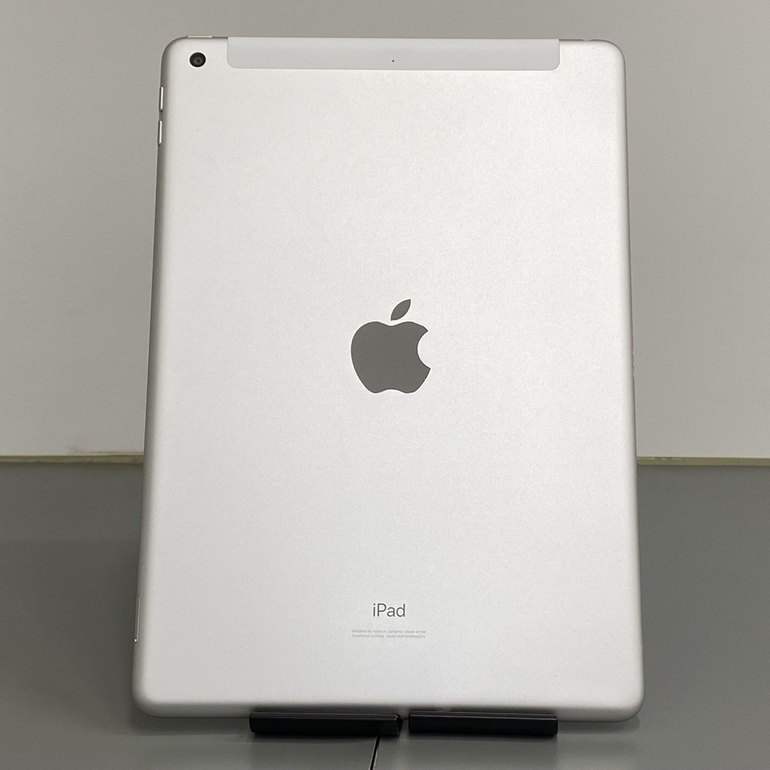 iPad 第7世代 32GB シルバー 液晶不良 - メルカリ