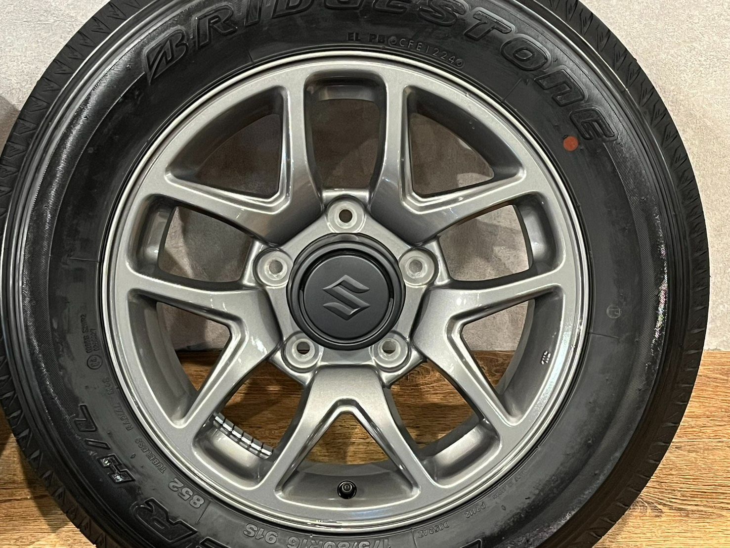 ほぼ新車外し品!】スズキ JB64W ジムニー 純正 16in 5.5J+22 PCD139.7
