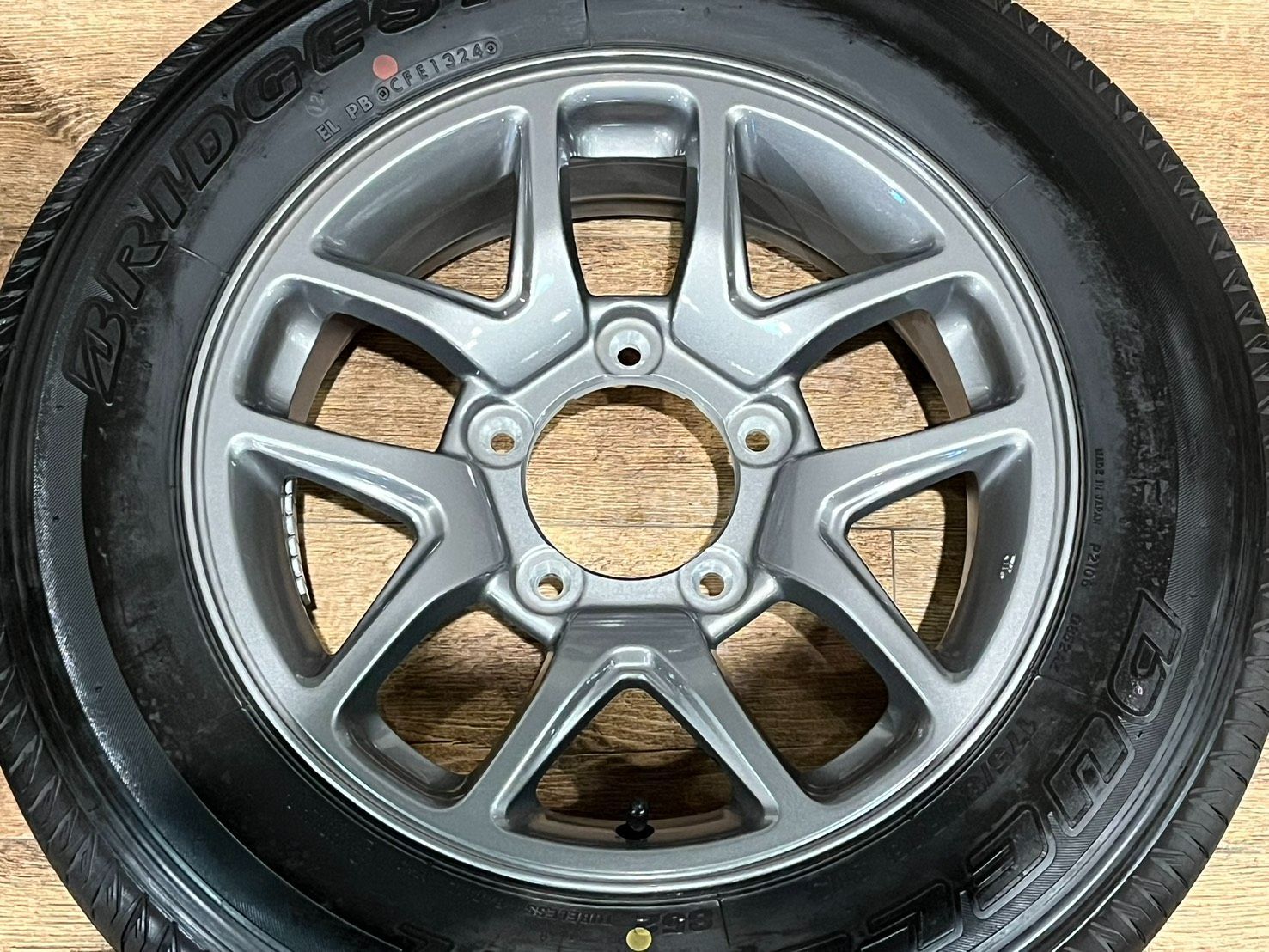 ほぼ新車外し品!】スズキ JB64W ジムニー 純正 16in 5.5J+22 PCD139.7