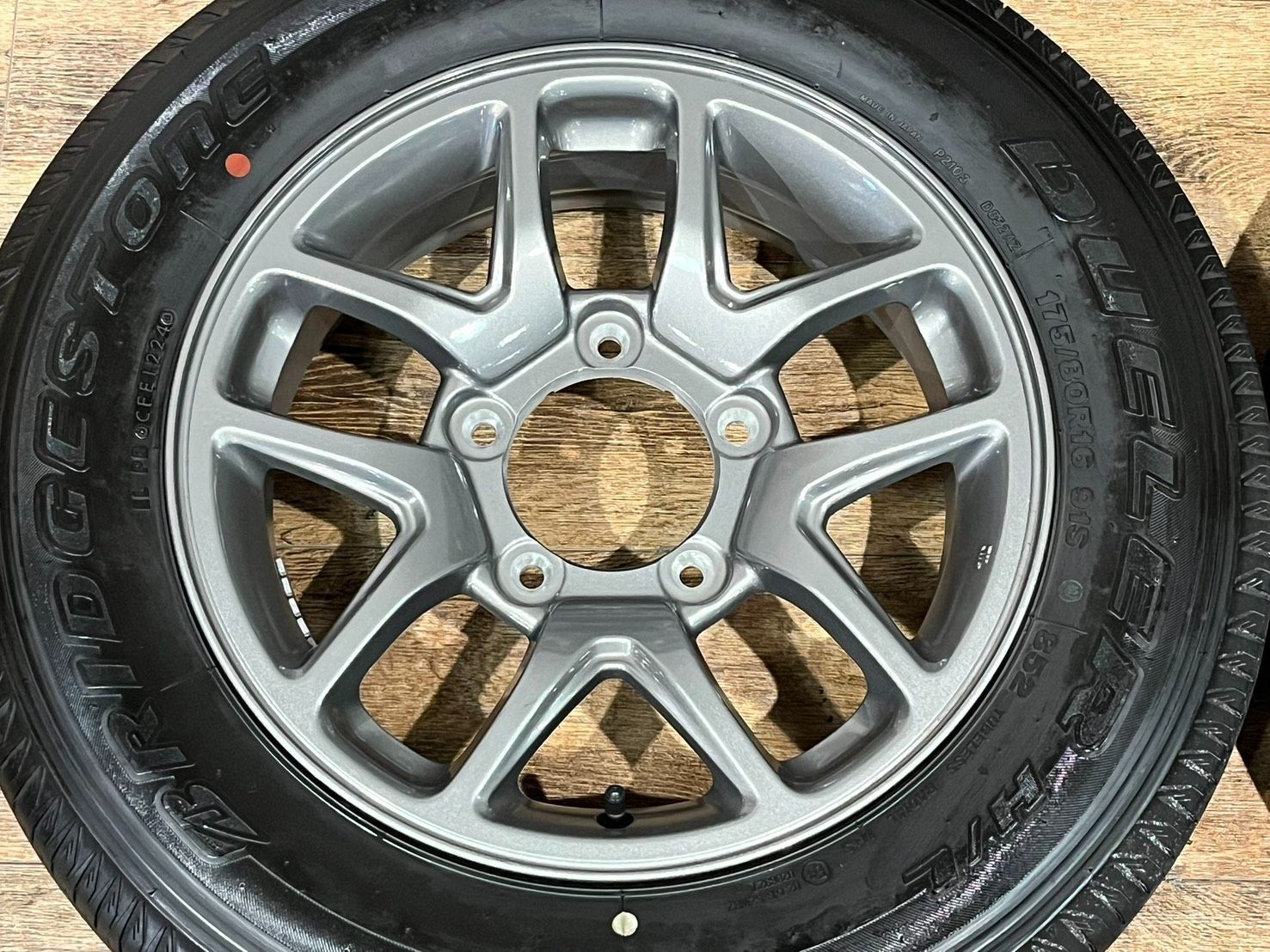 ほぼ新車外し品!】スズキ JB64W ジムニー 純正 16in 5.5J+22 PCD139.7