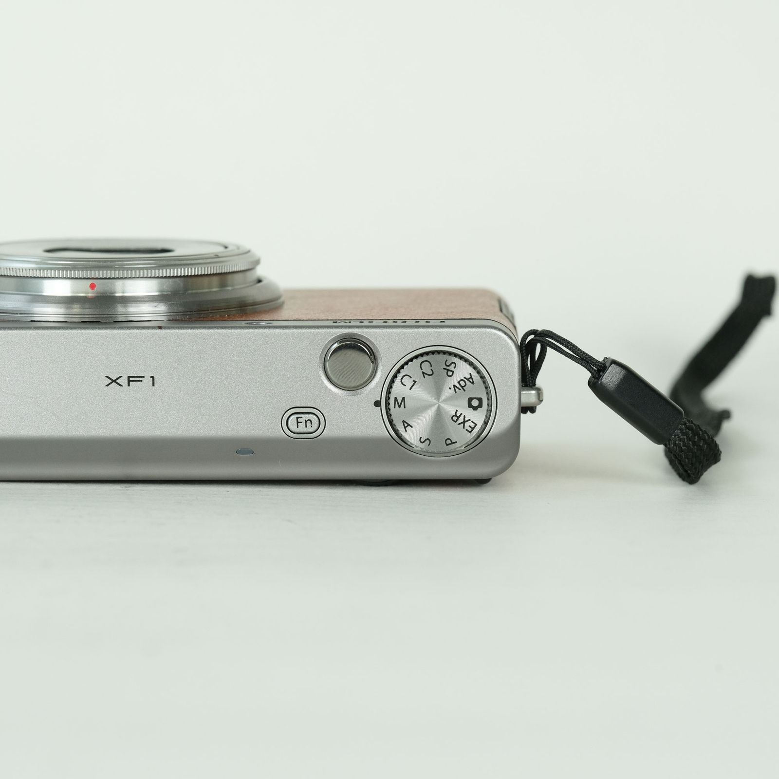 難あり品] FUJIFILM XF1 ブラウン | コンパクトデジタルカメラ - メルカリ