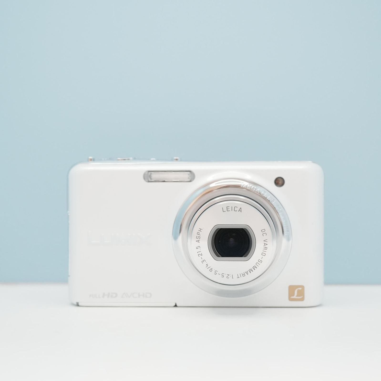 【極美品】Panasonic LUMIX DMC-FX77 ホワイト　動作確認済 Panasonic LUMIX DMC-FX77 デジカメ スマホ転送OK フルセット シロクマ
