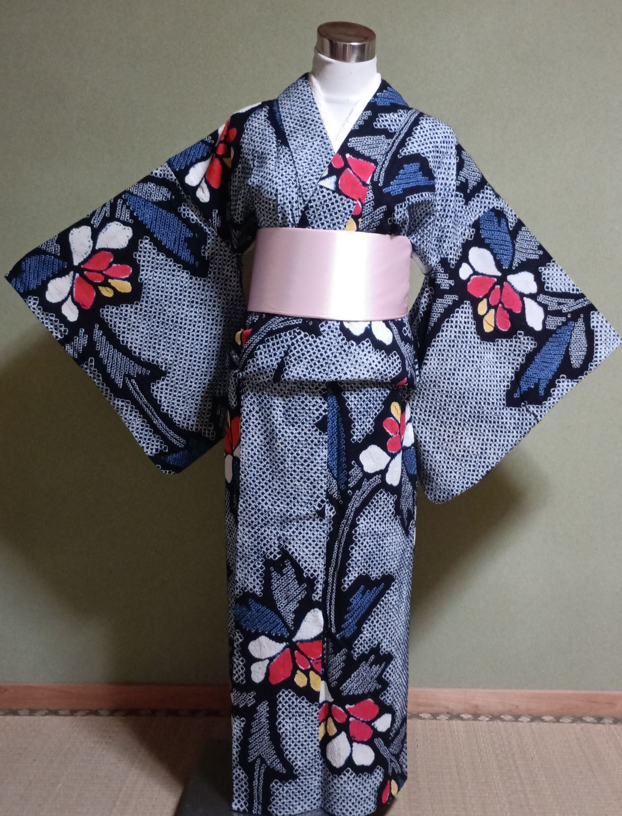 有松鳴海絞り浴衣　手縫い　未着用しつけ有　ヴィンテージ 有松鳴海絞り浴衣 枝牡丹文 手縫い 5月〜10月OK オフシーズン特価