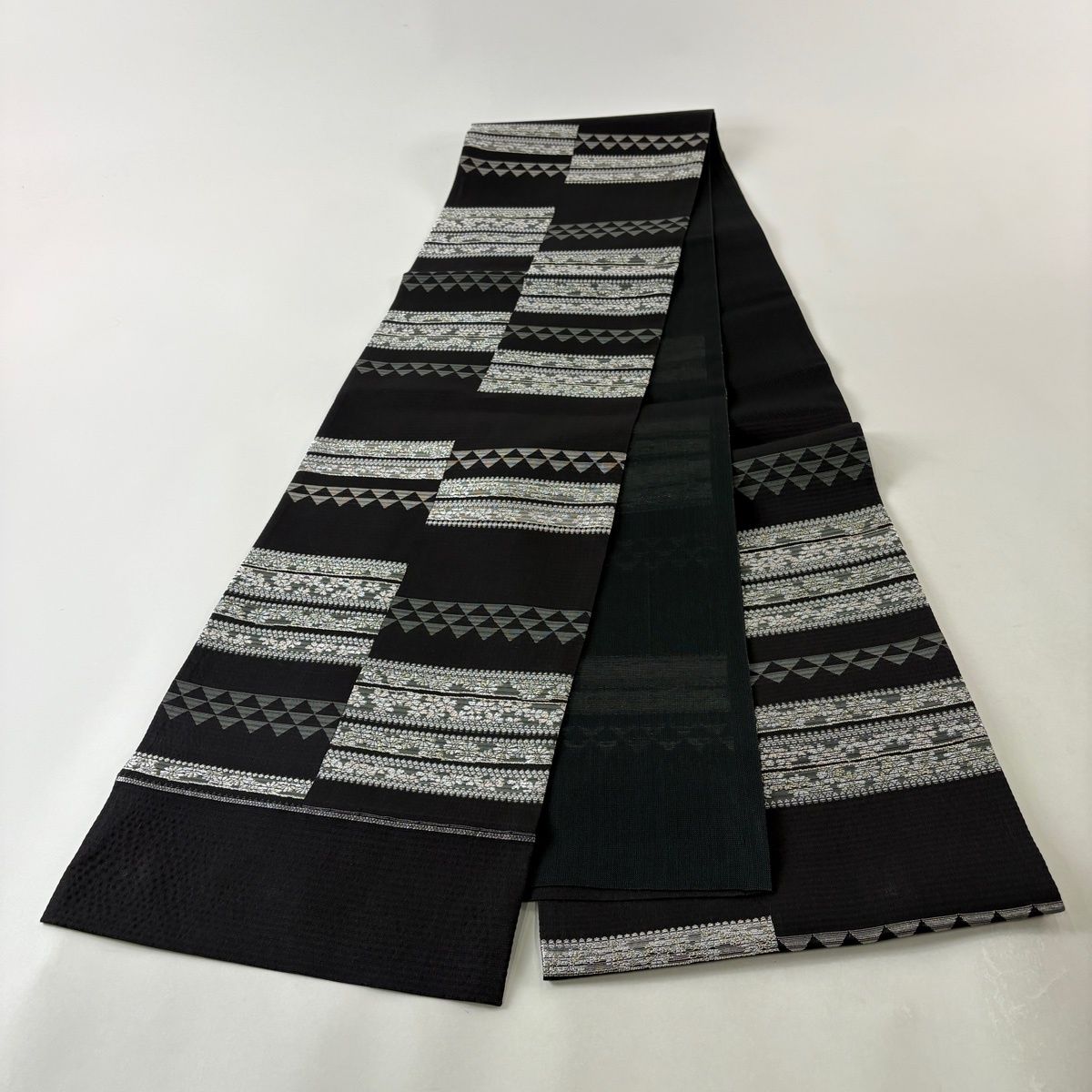 美品】 袋帯 秀品 夏帯 段縞 花 銀糸 黒 六通 正絹 【中古】 - メルカリ