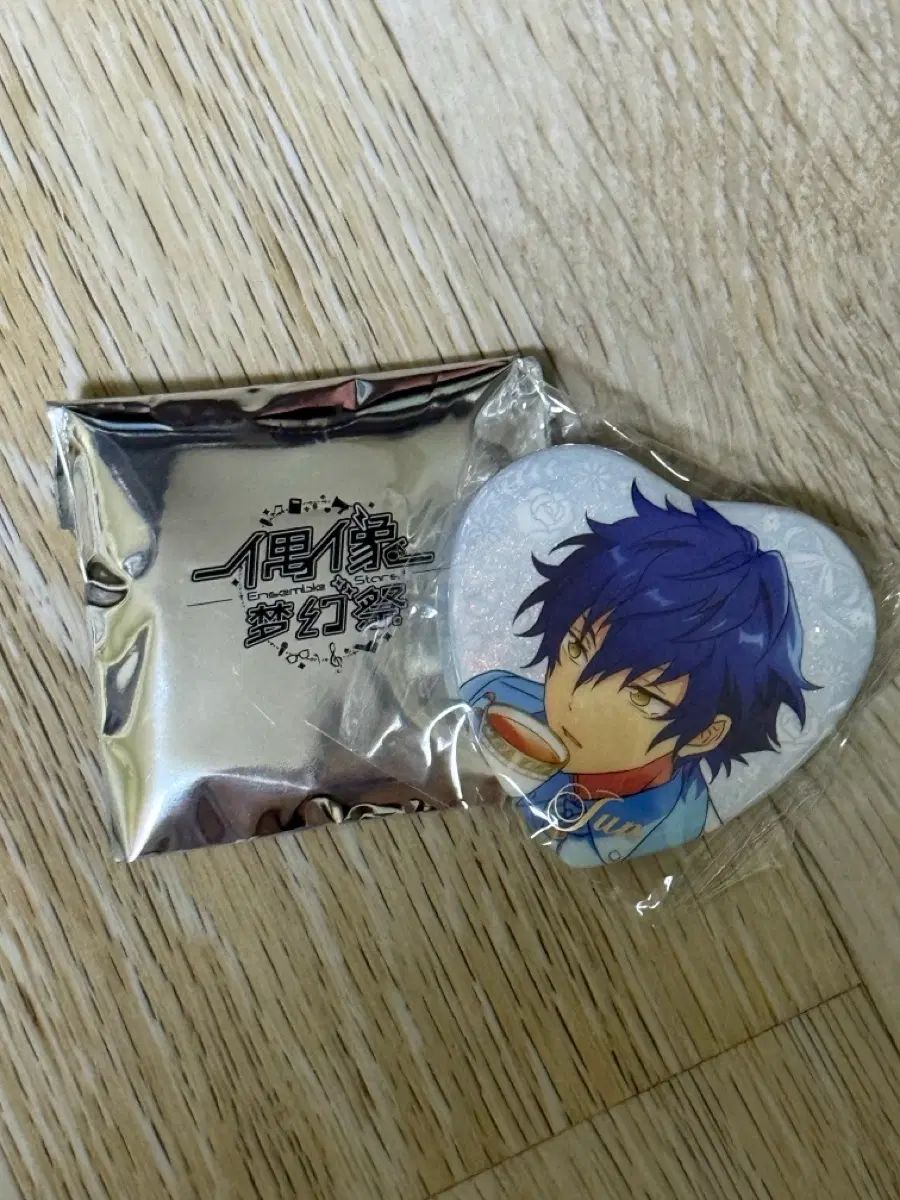 あんスタ　漣ジュン　白スーツ　感謝祭　3周年　ジュン　缶バッジ あんさんぶるスターズ！ 白スーツ ハート缶バッジ 漣 ジュン - メルカリ
