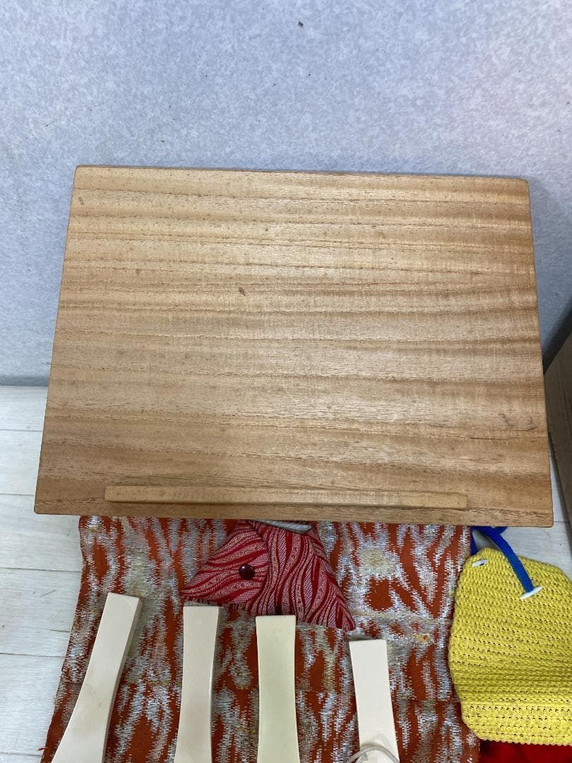 三味線 木製スタンド 三味線立て 収納箱 譜面台 撥4本 駒 糸 小物 和