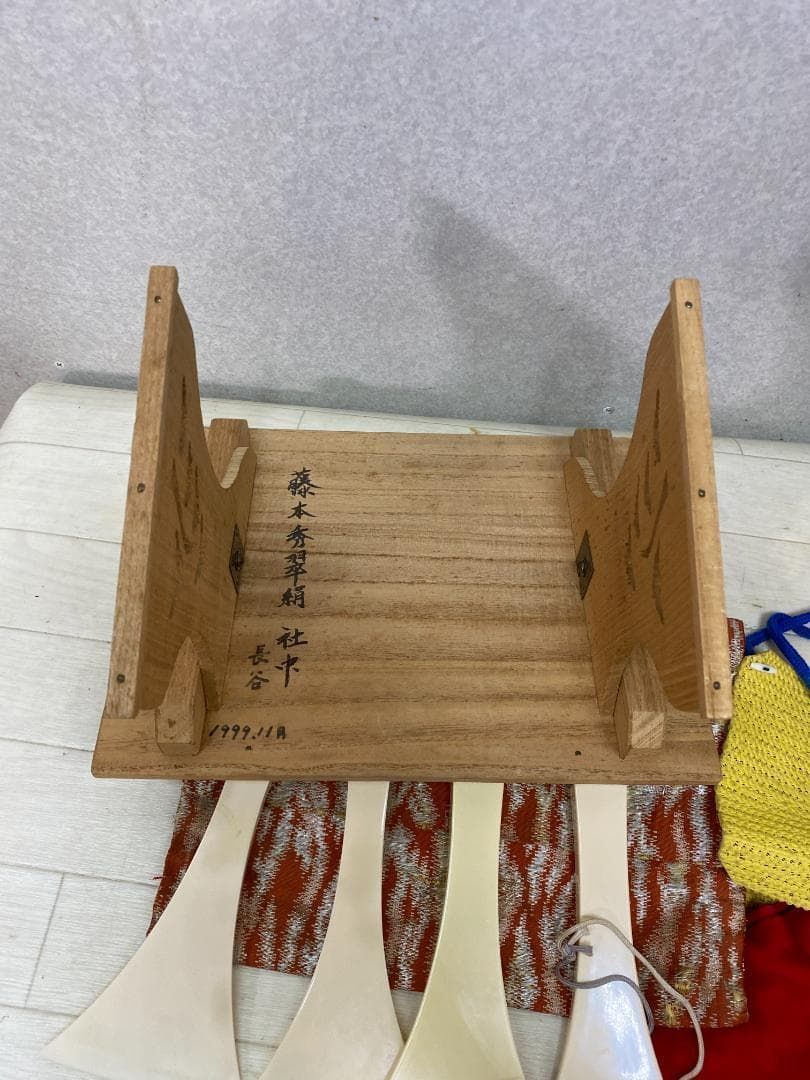 三味線 木製スタンド 三味線立て 収納箱 譜面台 撥4本 駒 糸 小物 和