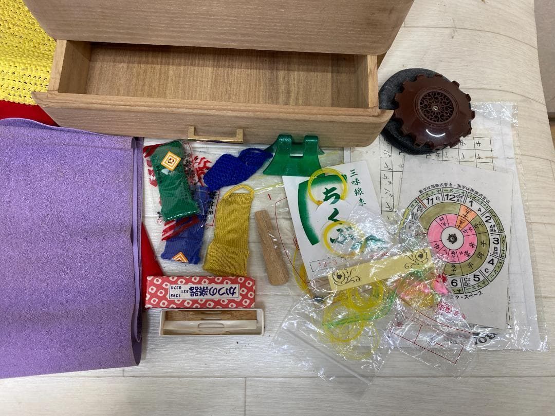三味線 木製スタンド 三味線立て 収納箱 譜面台 撥4本 駒 糸 小物 和