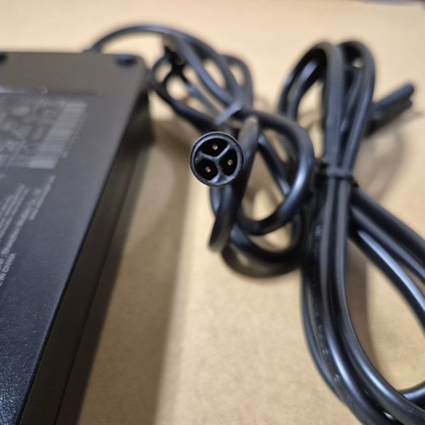 MATE BIKE 純正 電動自転車用バッテリー充電器 BC254480030 - メルカリ