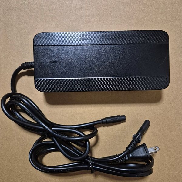 【純正】MATE BIKE 電動自転車用バッテリー充電器 BC254480030 MATE BIKE 純正 電動自転車用バッテリー充電器 BC254480030 - メルカリ