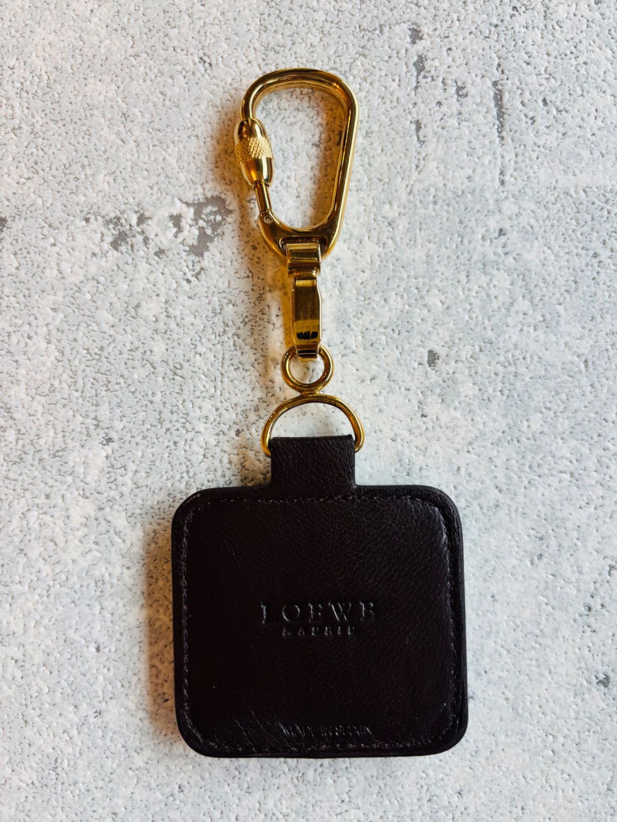 LOEWE アナグラム型押し キーリング ブラウン - メルカリ