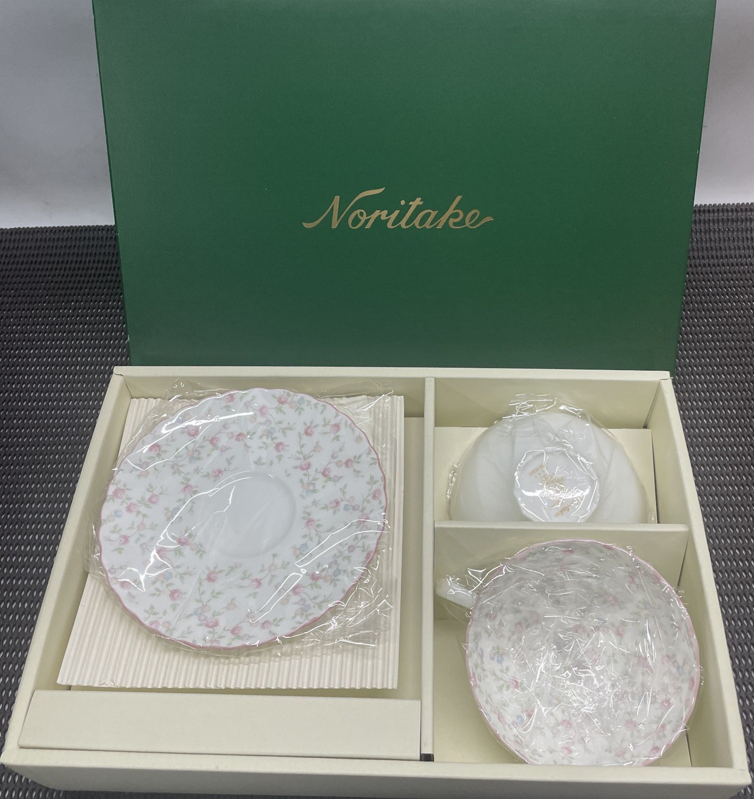 ◇ Noritake キューティーローズ ティー碗皿 ペアセット [ Y6641C