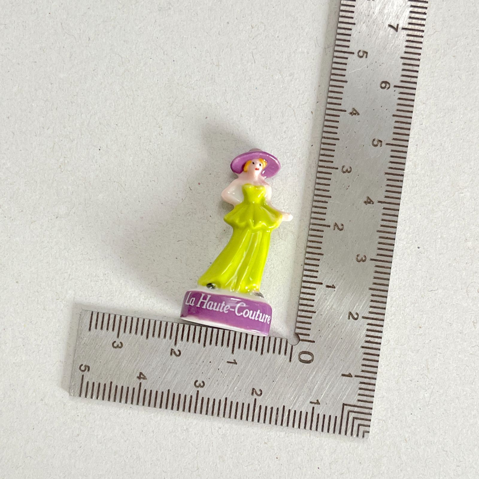 フェーヴ　オートクチュール　フランス製ミニチュア フェーヴ 高級な仕立服を身に纏う女性 オートクチュール フレンチ