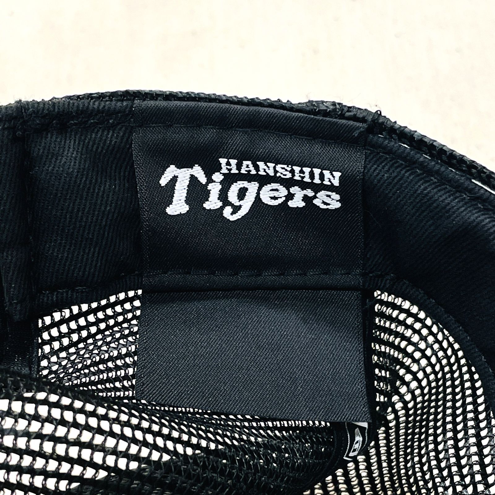NEW ERA ニューエラ 阪神タイガース キャップ メッシュ BLK × WHT