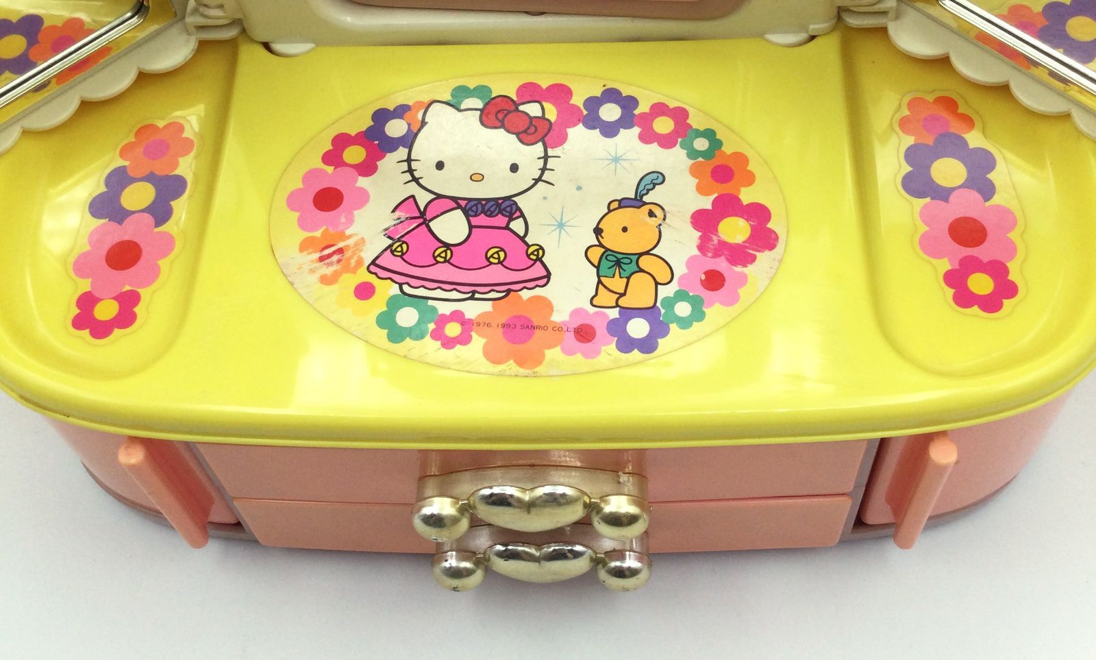 ハローキティ レトロ お城型ミニドレッサー サンリオ ジュエリー