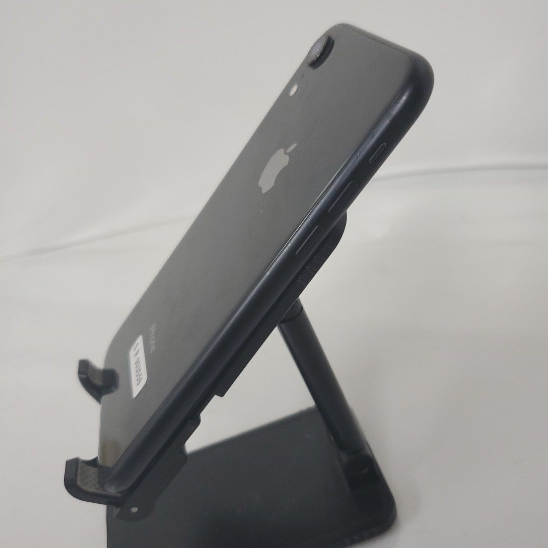 スマホ・Apple iPhone XR・SIMフリー・64GB・iOS 18・初期化済み！即