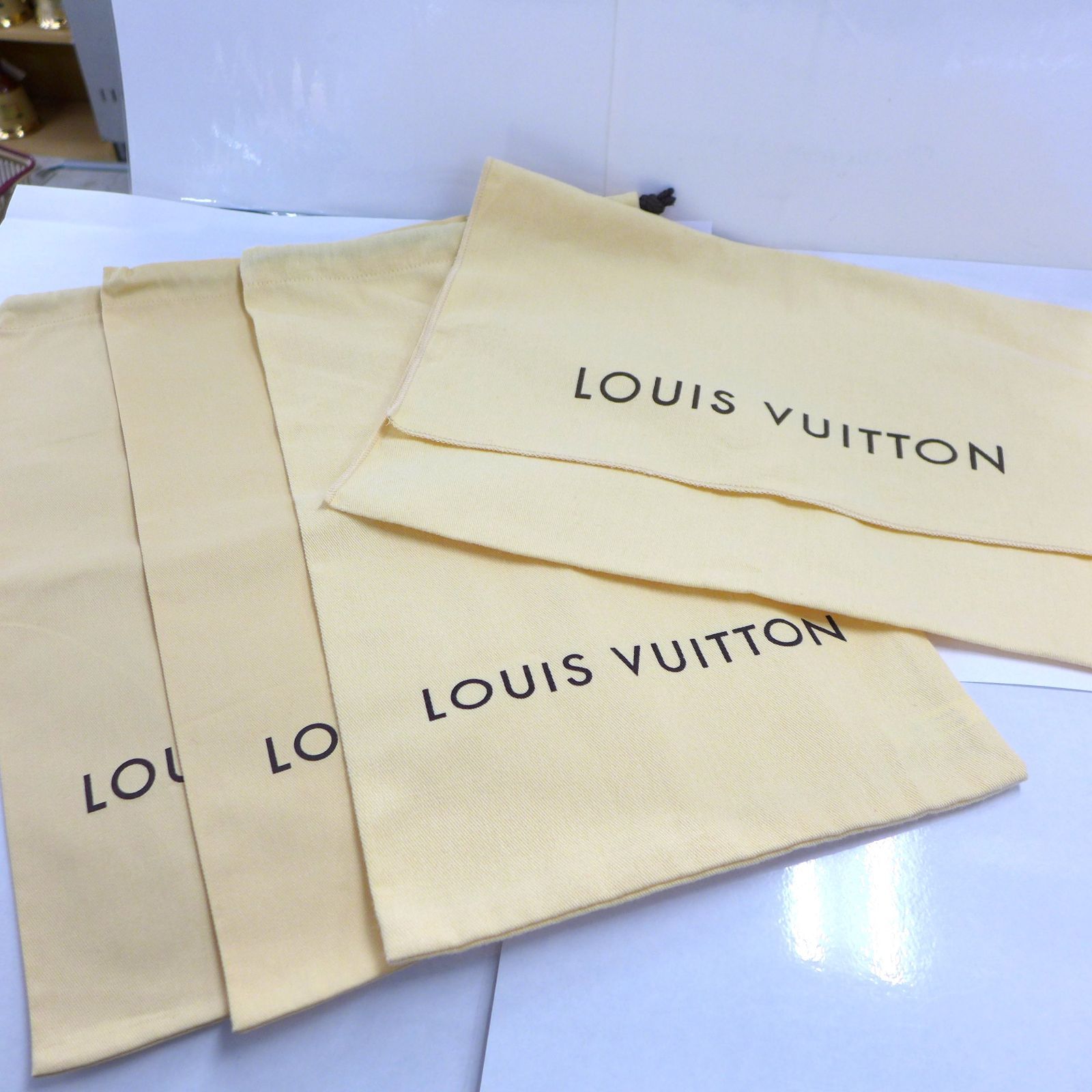 LOUIS VUITTON ルイヴィトン 巾着袋 保存袋 シューズケース4枚セット LOUIS VUITTON ルイヴィトン 巾着袋 保存袋 シューズケース4枚セット