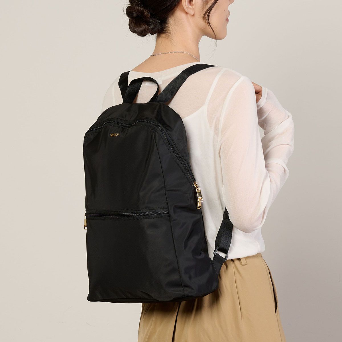 新品 トゥミ TUMI リュック ヴォヤジュール ブラック/ゴールド - メルカリ
