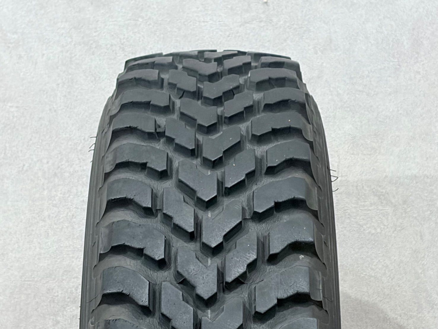 即決品！】TOYO TRANPATH M/T 195R16C 104/102Q 6.P.R 1本 スズキ