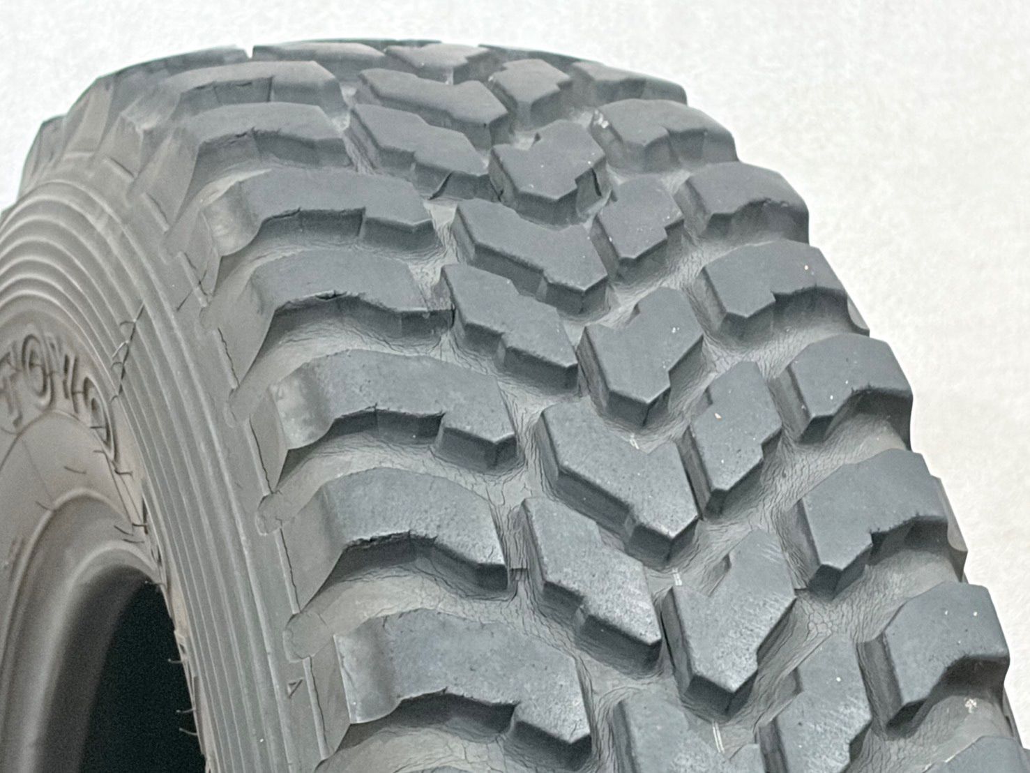 即決品！】TOYO TRANPATH M/T 195R16C 104/102Q 6.P.R 1本 スズキ