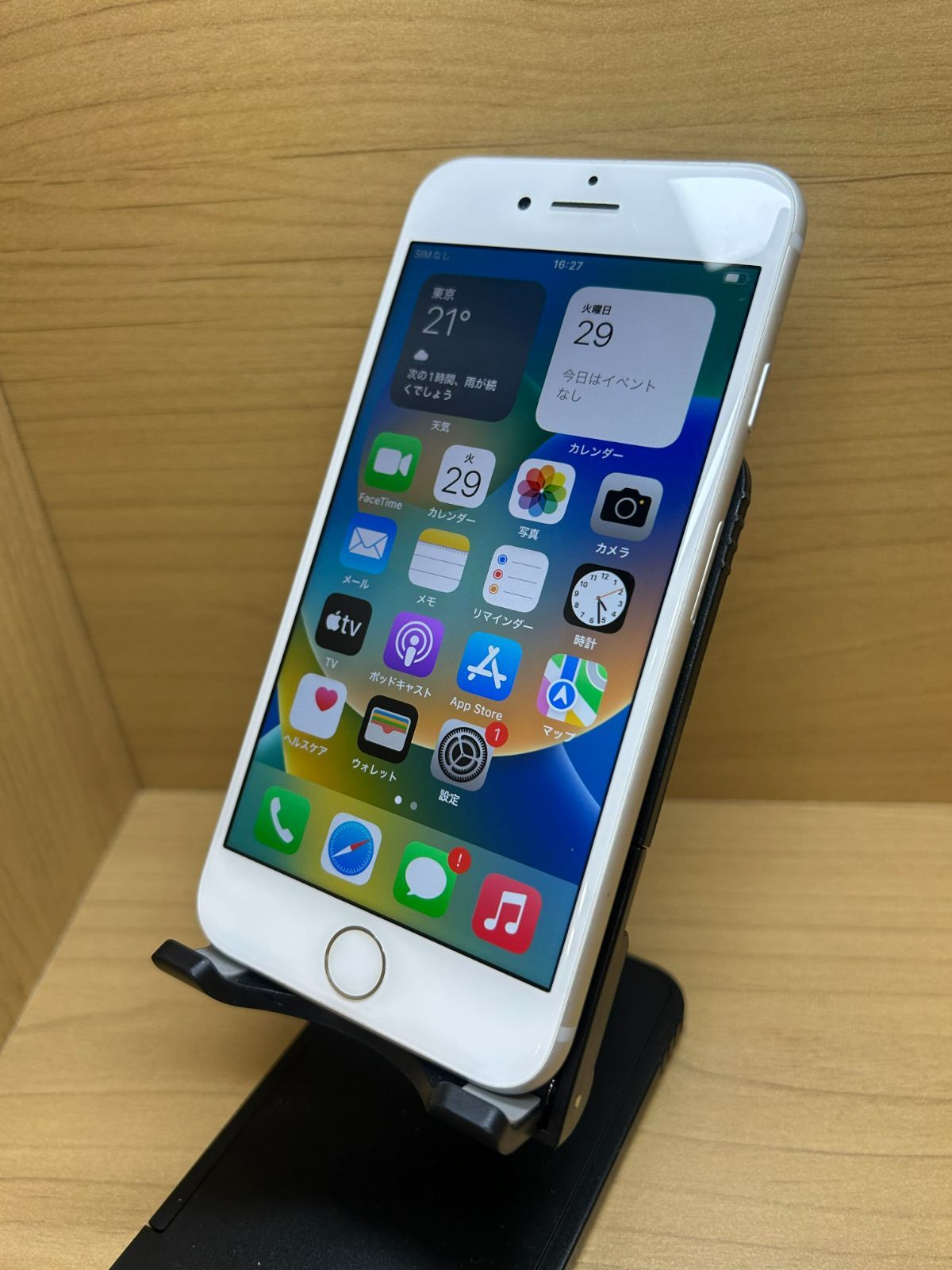iPhone 8 64GB SIMロック解除済 傷や汚れあり - メルカリ