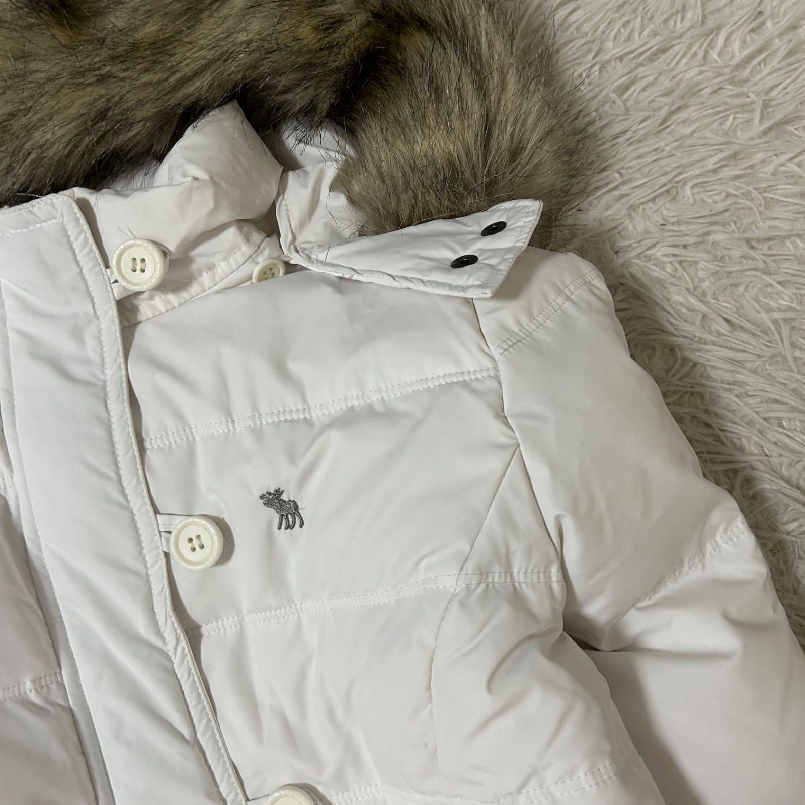 Abercrombie&Fitch ファー付きダウンジャケットM 中古 ABERCROMBIE AND FITCH ダウンジャケット ホワイト M ファー付き