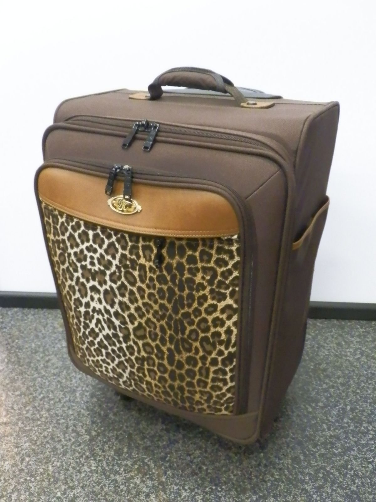 GK キャリーケース レオパード柄 中古品 伊太利屋 イタリヤ GK レオパード柄 約40L キャリーケース