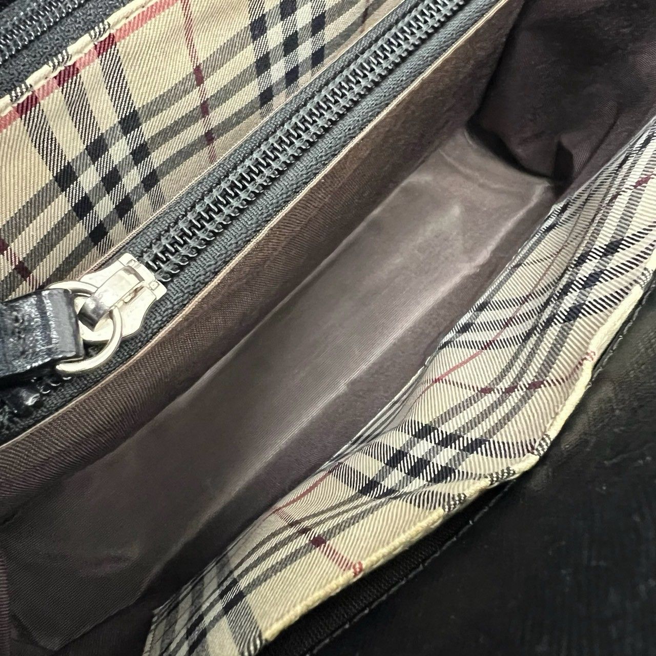 極 美品 BURBERRY バーバリー ロゴ 金具 ノバチェック 柄 レザー 本革