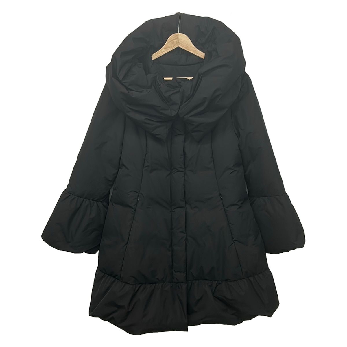 トゥービーシック黒ダウン TO BE CHIC(トゥービーシック) ダウンコート サイズ42 L レディース美