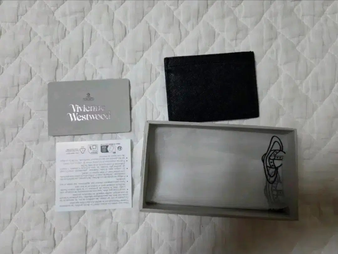 Vivienne Westwood ヴィヴィアン・ウエストウッド ブラック カードウォレット レディース財布 です