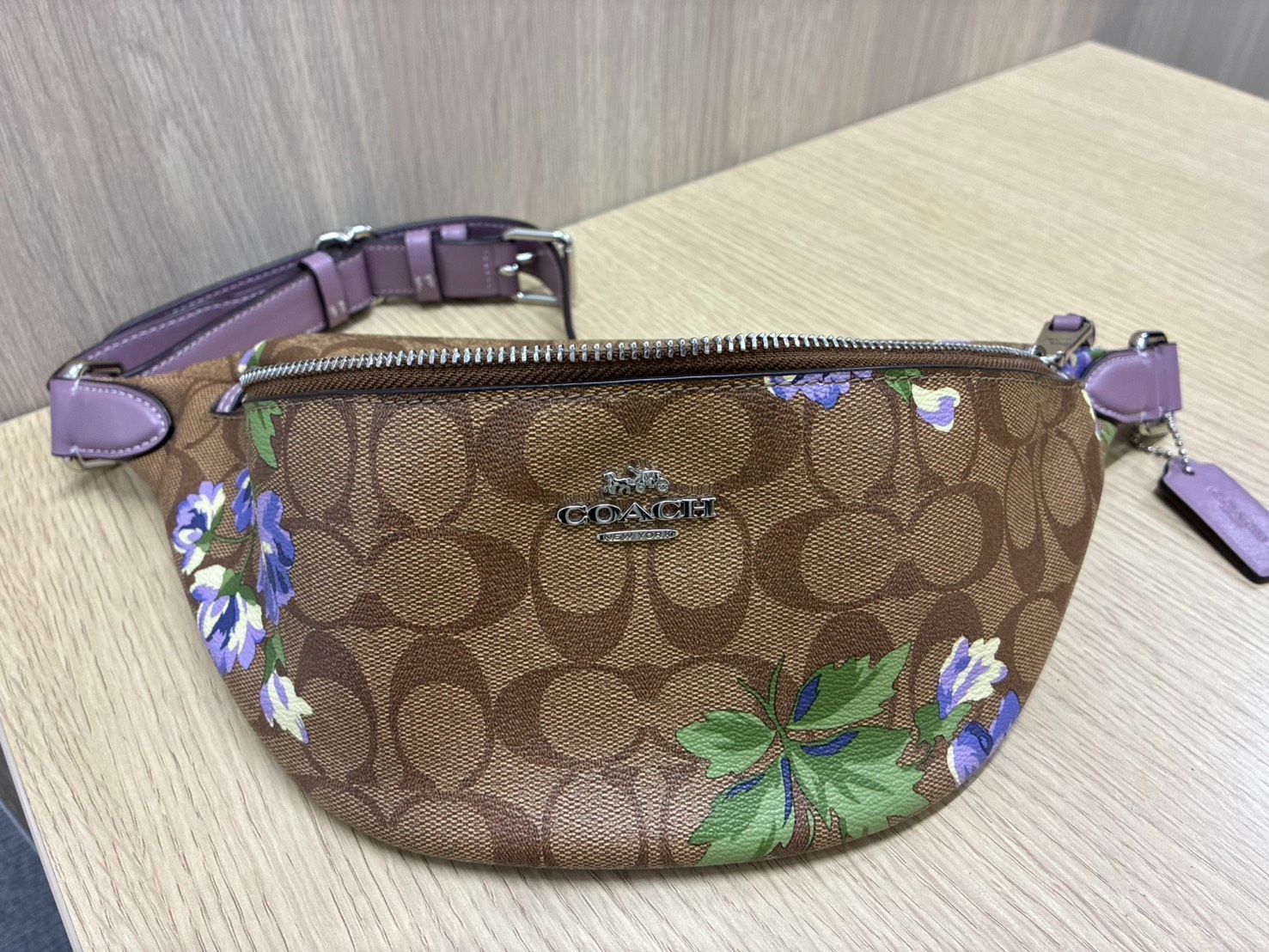 極美品】コーチ ボディバッグ ウエストポーチ シグネチャー 花柄