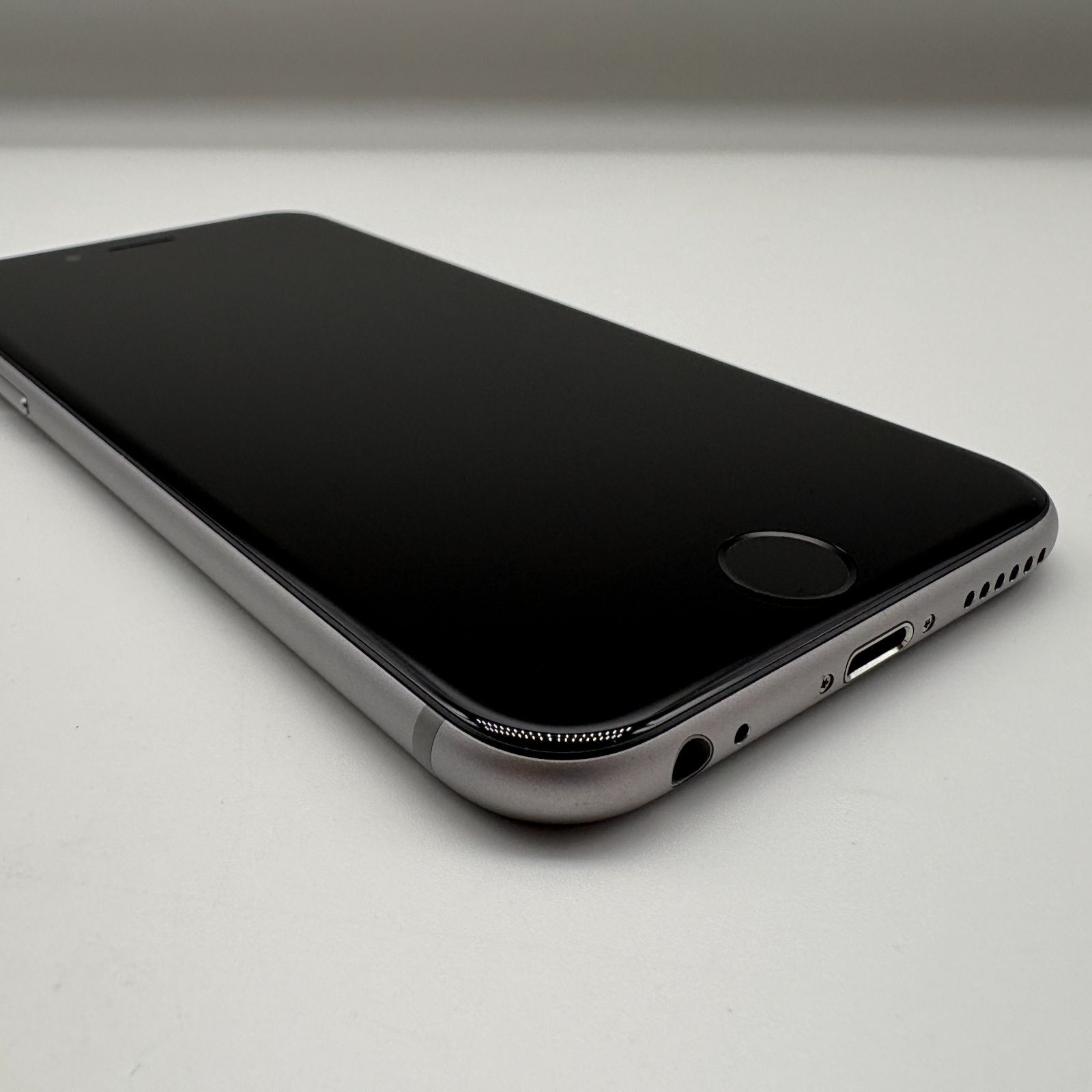 iPhone6s 64GB SIMフリー スペースグレイ - メルカリ