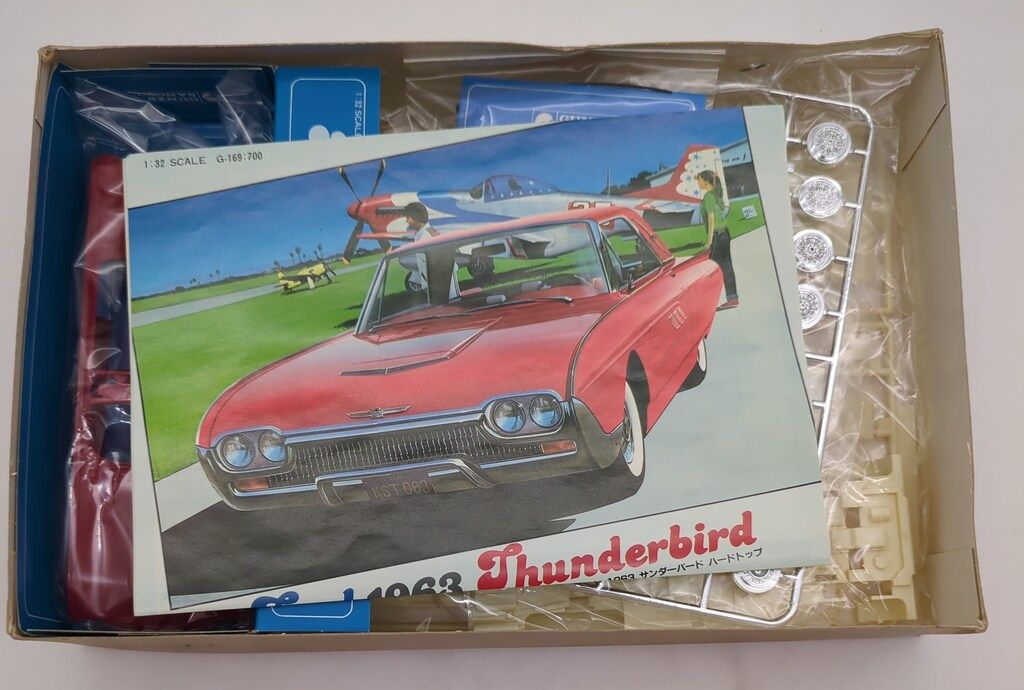 グンゼ産業 1/32スケール フォード 1963 サンダーバード ハードトップ